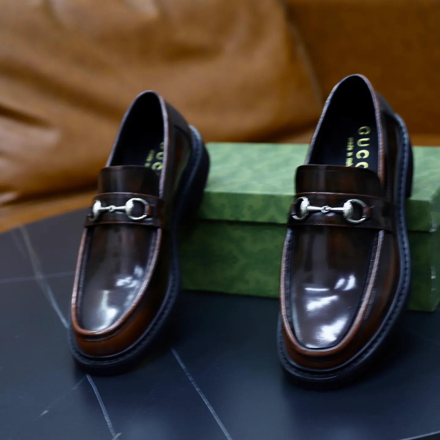 Ex-factory price: 540💰🙅‍♂️🙅‍♂️🙅‍♂️ Brand: GUCCI Standard code: Men's code 38-44 (45 can be customized) Grade: Same style as the official website Original order quality Material: Original cowhide surface Comfortable cowhide lining Original outsole Style category: Men's fashionable casual leather shoes Distinguished big-name luxury elements Top luxury Color: actual picture color